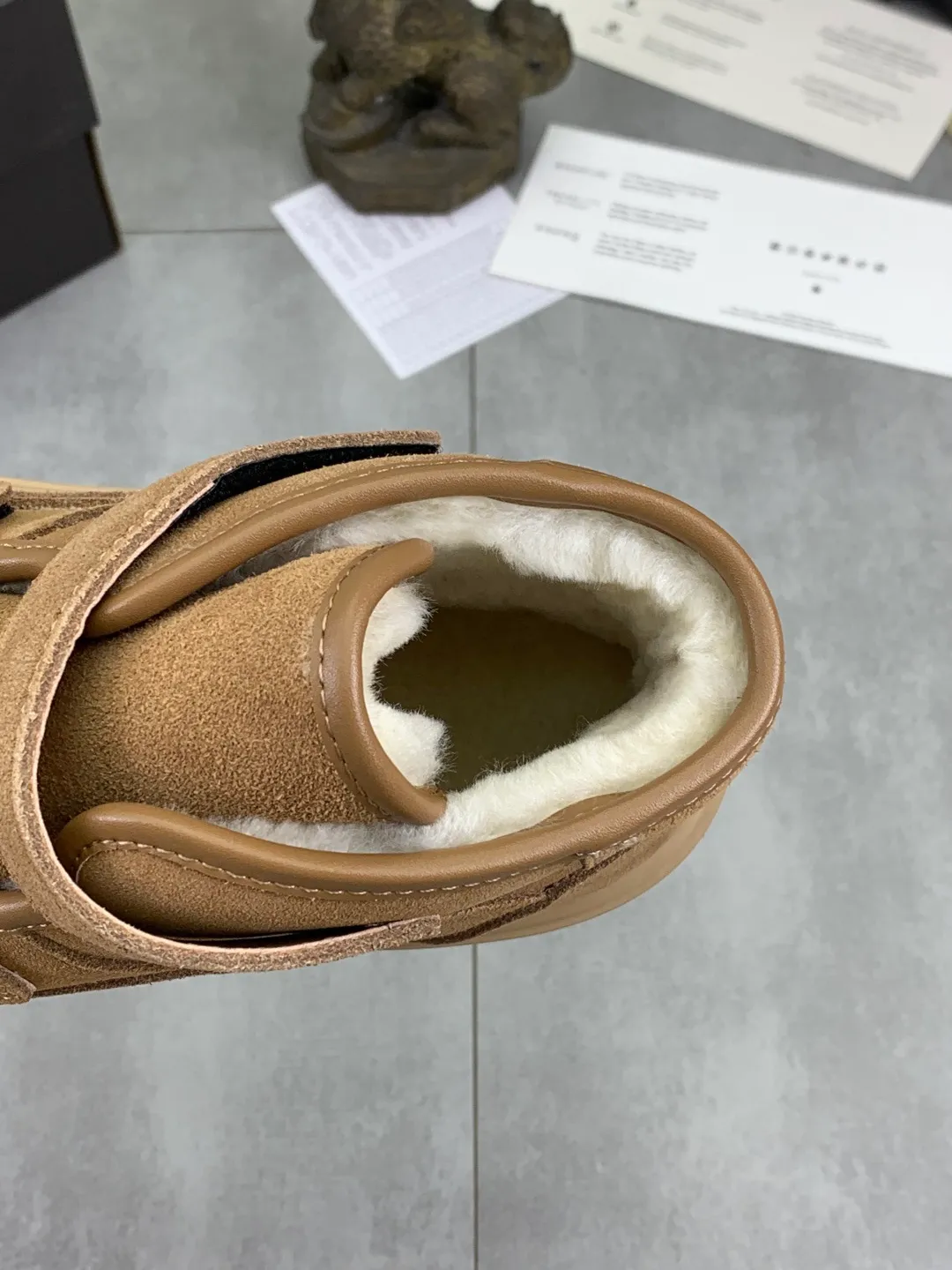 Men's shoes 💰P580 New arrival 🆕🆕🆕 26 New IUGGI Velcro men's shoes Fashionable and casual Velcro men's shoes. First layer suede cowhide + lining wool Rubber outsole Lightweight and non-slip Size: 39-44 Color: three colors